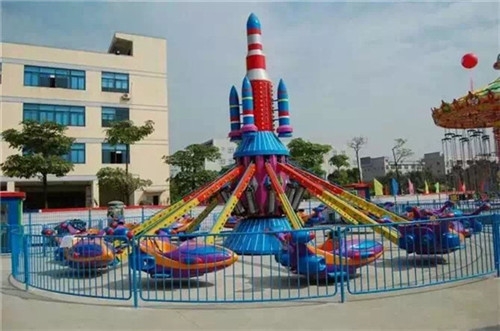 自控飛機(jī)的浪漫與嚴(yán)謹(jǐn) 探究普通露天游樂園中的經(jīng)典設(shè)備
